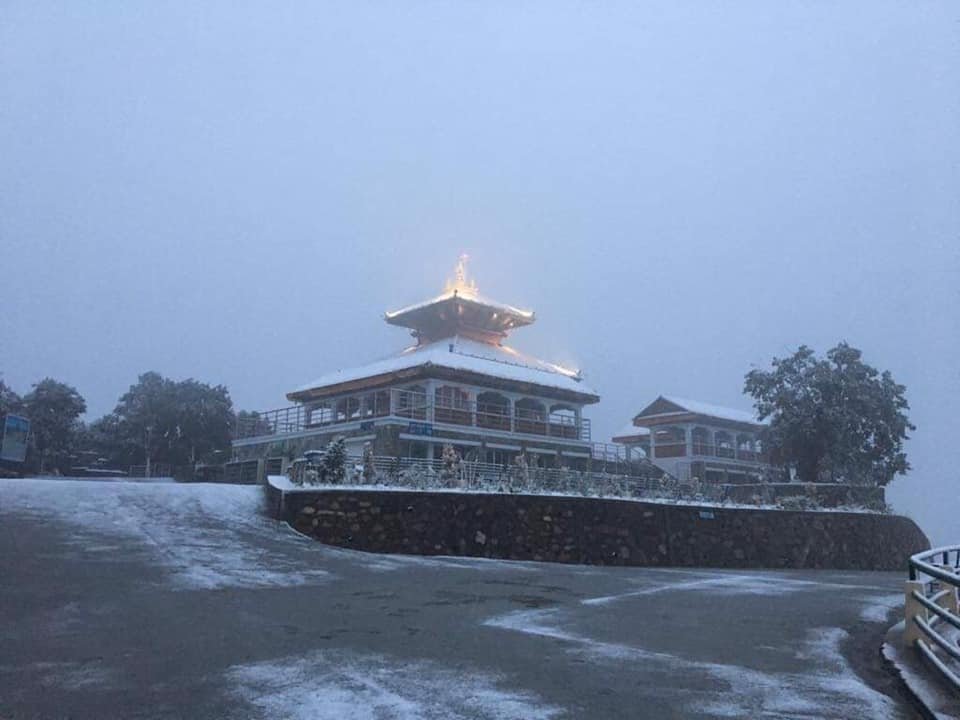 काठमाडौं उपत्यकासहित देशको विभिन्न भागमा वर्षा, चन्दागिरी र फूलचोकीमा हिउँ