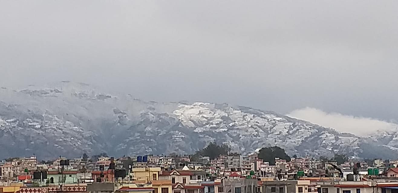 काठमाडौं उपत्यकाको आसपासका डाँडामा  भारी हिमपात (फोटो फिचर )