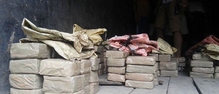 १६४ किलो लागुऔषध चरेससहित एक पक्राउ