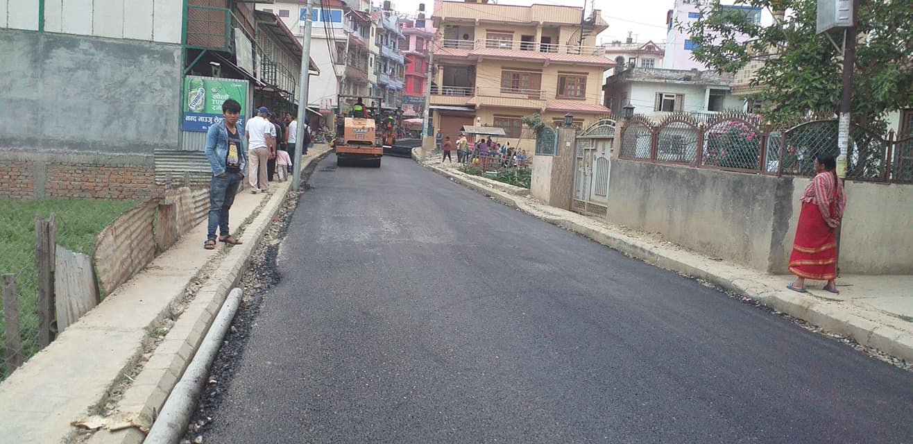 काँडाघारी सडक खण्डः कालोपत्रे कार्य सम्पन्न