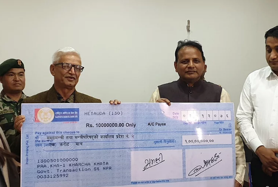 बारा र पर्सा जिल्लाका हावाहुरी प्रभावितका लागि प्रदेश ३ ले दियो एक करोडको सहयोग