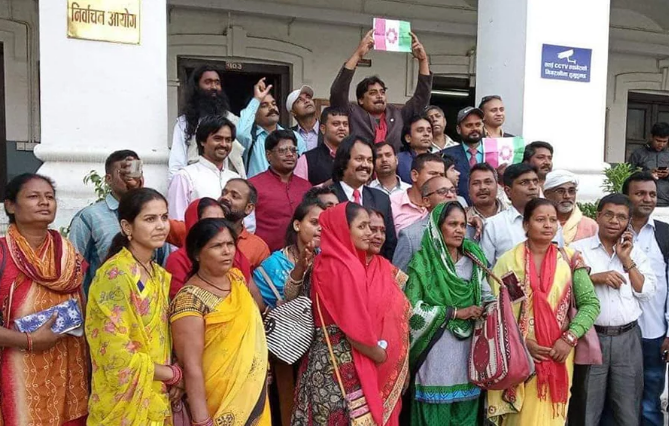 सिके राउतले दल दर्ताको निवेदन निर्वाचन आयोगमा दिए