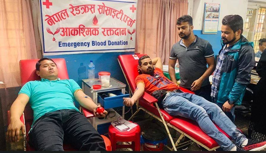 बारा–पर्साका घाईतेलाई रगत अभाब हुन नदिन काठमाडौंमा नयाँ बानेश्वरमा रक्तदान