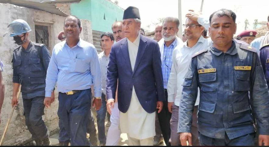 फेटा गाउँपालिका पुगेका देउवाले २५ लाख सहयोग गर्ने घोषणा