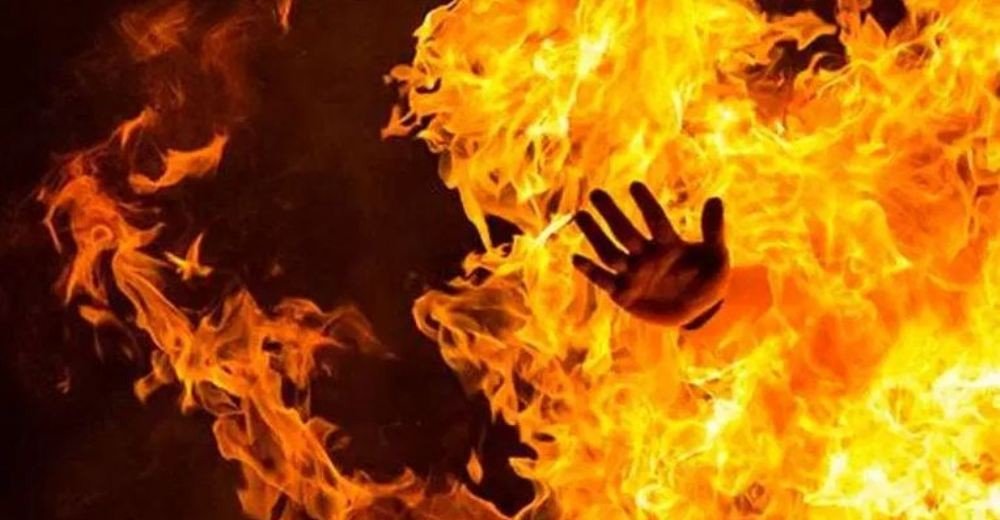 श्रीमानले श्रीमतीलाई ज्युँदै जलाएर मार्ने प्रयास