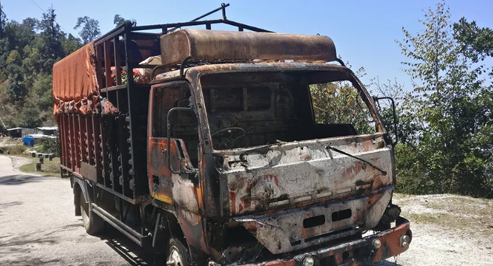 विप्लव समूहद्वारा मकवानपुरमा दुई गाडीमा आगजनी