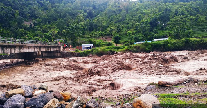 दोर्दी खोलामा बाढी : बगेका २ को सनाखत, वेपत्ताको खोजी जारी