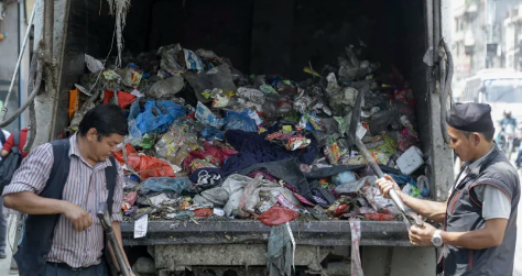 काठमाडौंको फोहोर उठाउन थालियो