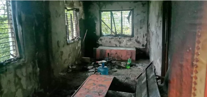 नुवाकोटको वडा कार्यालयमा बम विस्फोट, रौतहटमा आगजनी