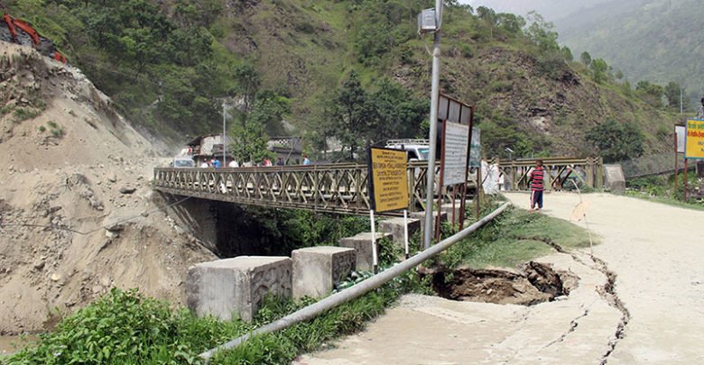 बाढीले गलेश्वर बेलिब्रिज जोखिममा