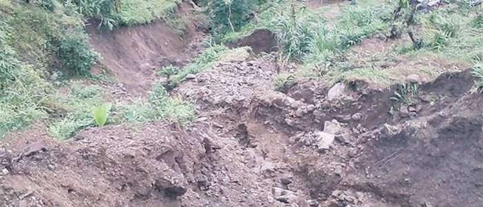 डेढ दर्जन घर पहिरोले भत्कायो, सयौँ घर जोखिममा