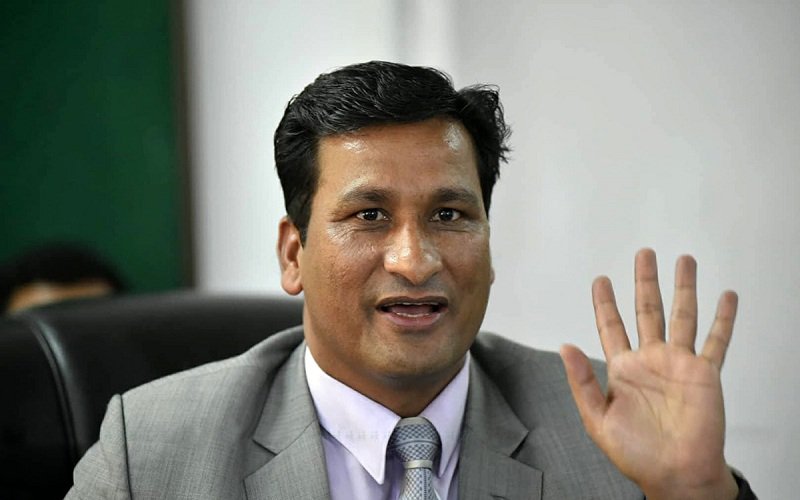 आधा दर्जन गाडी चढ्छन् वनमन्त्री