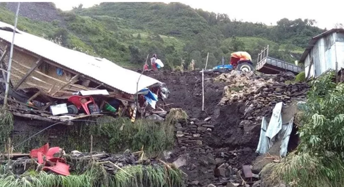 बारपाकमा पहिरोले एक घर बगायो, ११ घर जोखिममा