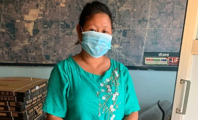 नक्कली एयरहोस्टेजको ठगी धन्दाः पैसा नदिए आत्महत्या गर्ने धम्की