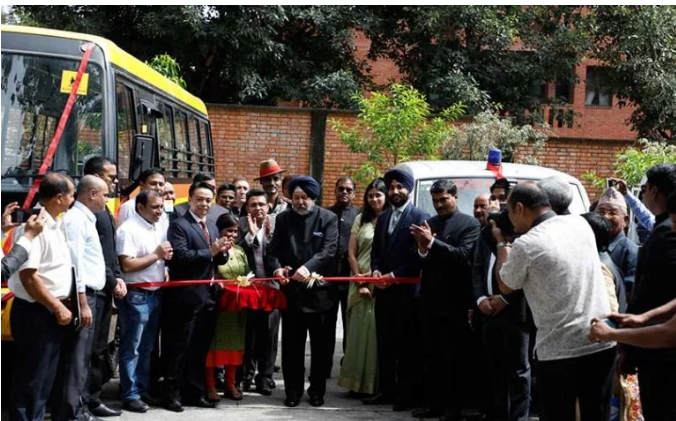 भारतले वितरण गर्यो ३० एम्बुलेन्स र ६ बस