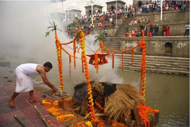 वरिष्ठ साहित्यकार दीक्षितको पशुपति आर्यघाटमा अन्त्येष्टि
