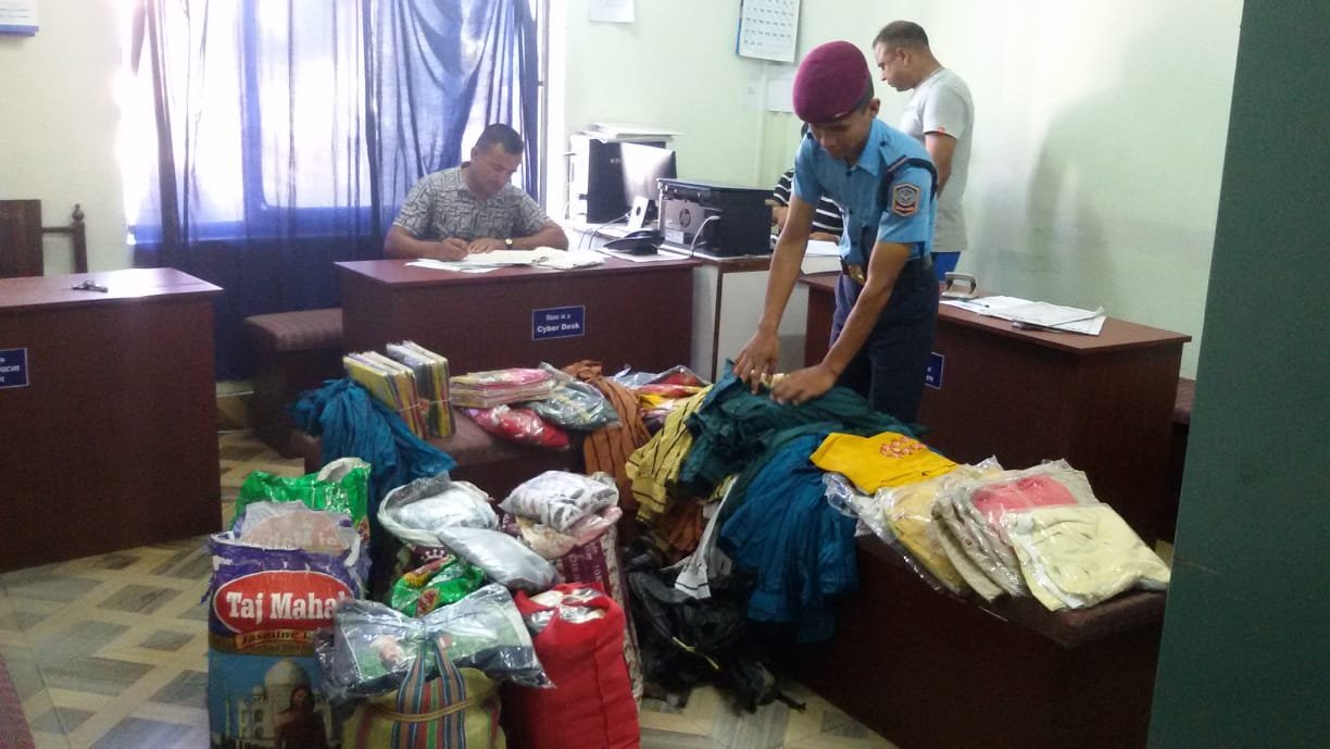 भन्सार छलेर ल्याउँदै गरेको कपडा बरामद