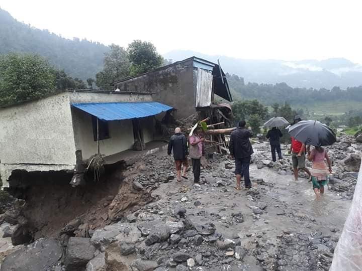 नुवाकोटको तादी गाउँपालिकामा वाढीका कारण २ वटा घर पूर्णरुपमा क्षति, दर्जनौ पशु चौपाय बेपत्ता, यातायात सेवा अबरुद्ध