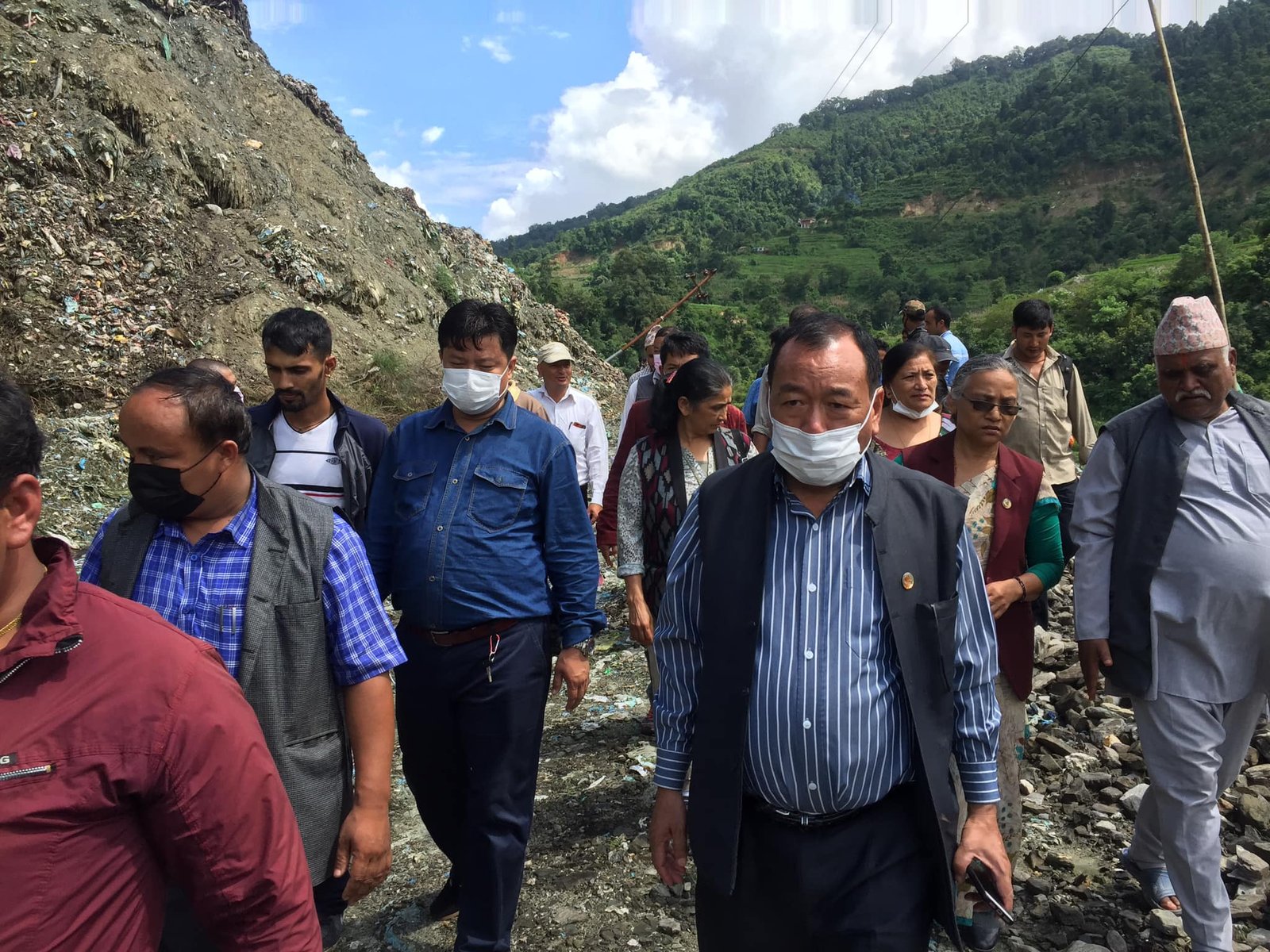 विकास समितिद्वारा सिसडोल र बञ्चरे डाँडाको अनुगमन
