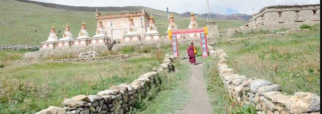 गुम्बामा चोरीको बिगबिगी, बहुमूल्य सामग्री स्थानीयको घरमा