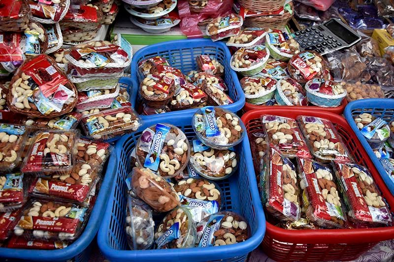 भाइटीकाको भाइमसलाः गुणस्तर हेर्ने मेसिन नभएपछि ‘तिहार बजार’ अनुगमन हुन सकेन