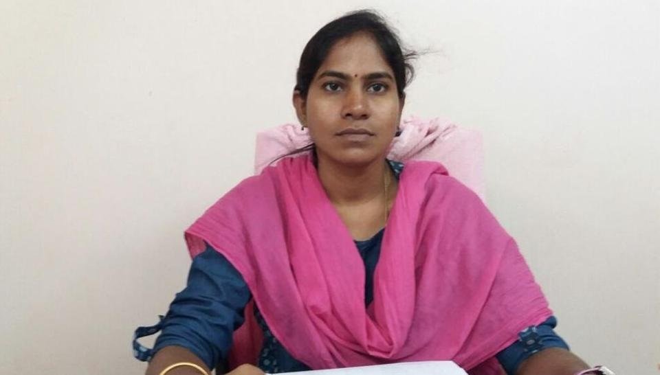 महिला कर अधिकृतलाई कार्यालयभित्रै जिउँदै जलाइयो (भिडियोसहित)