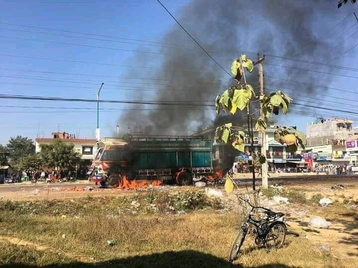 कोहलपुर तनावग्रस्त, प्रहरीद्वारा हवाई फायर