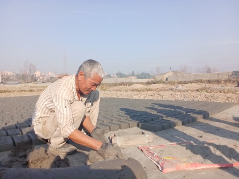 इँटा बनाएर मासिक एक लाख आम्दानी