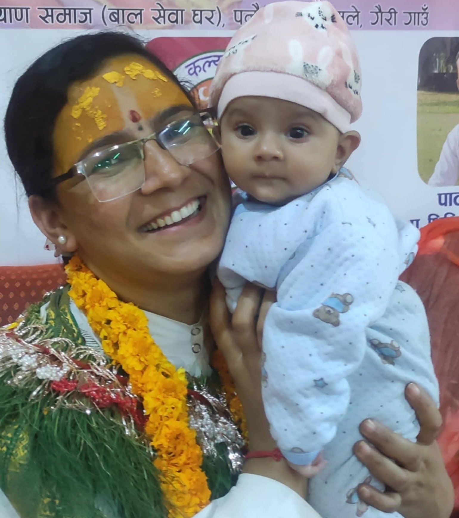 ५१ छोराछोरीकी आमा पशुपतिमा भागवत वाचन गर्दै