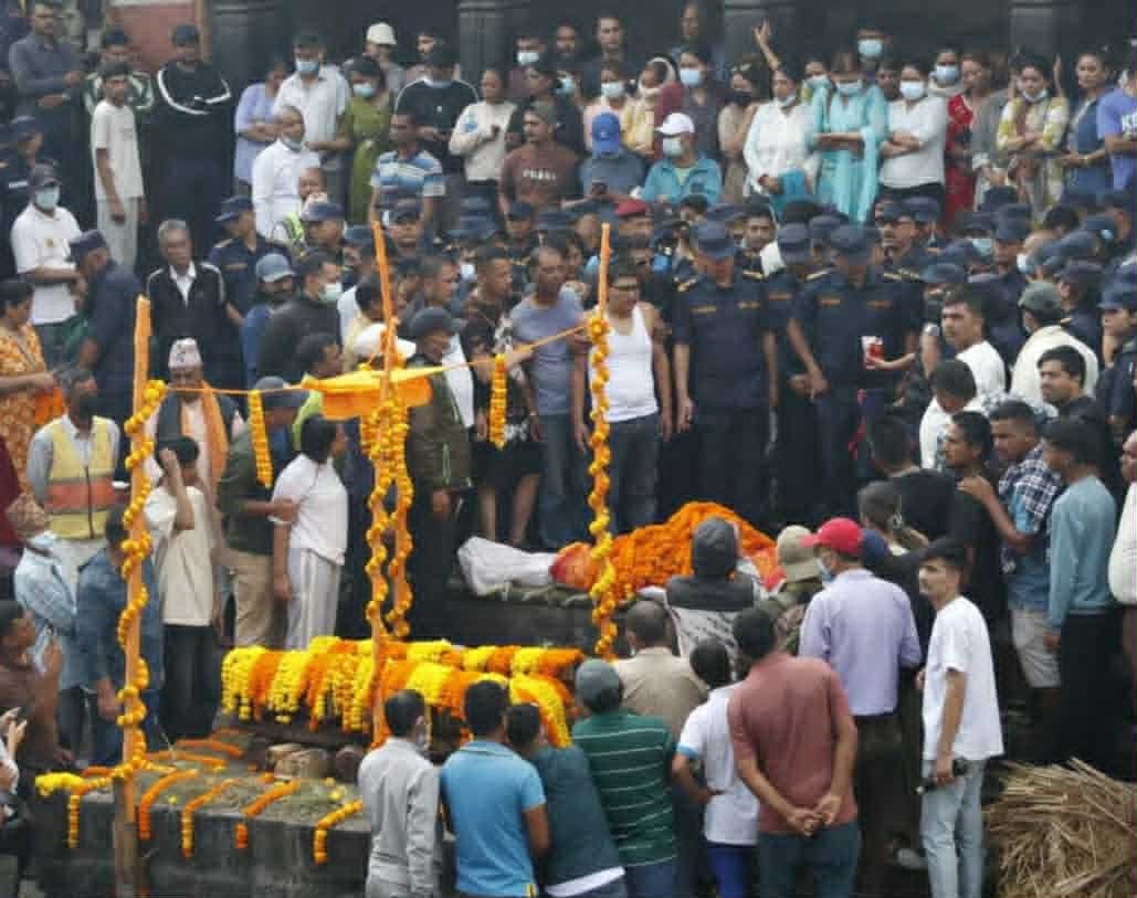 जेनजीहरूको अन्त्येष्टिमा भावविह्वल बन्यो पशुपति आर्यघाट