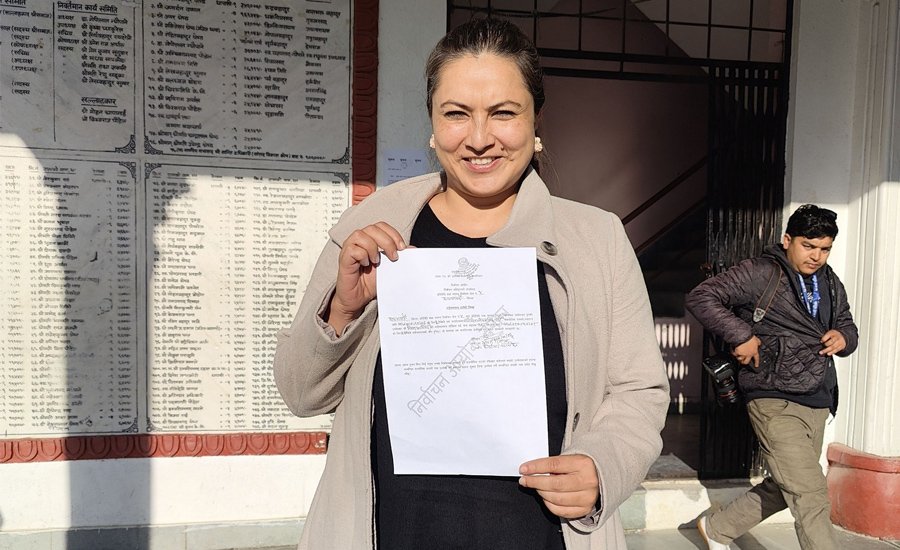 काठमाडौं–५ मा अभिनेत्री निशा अधिकारीको उम्मेदवारी